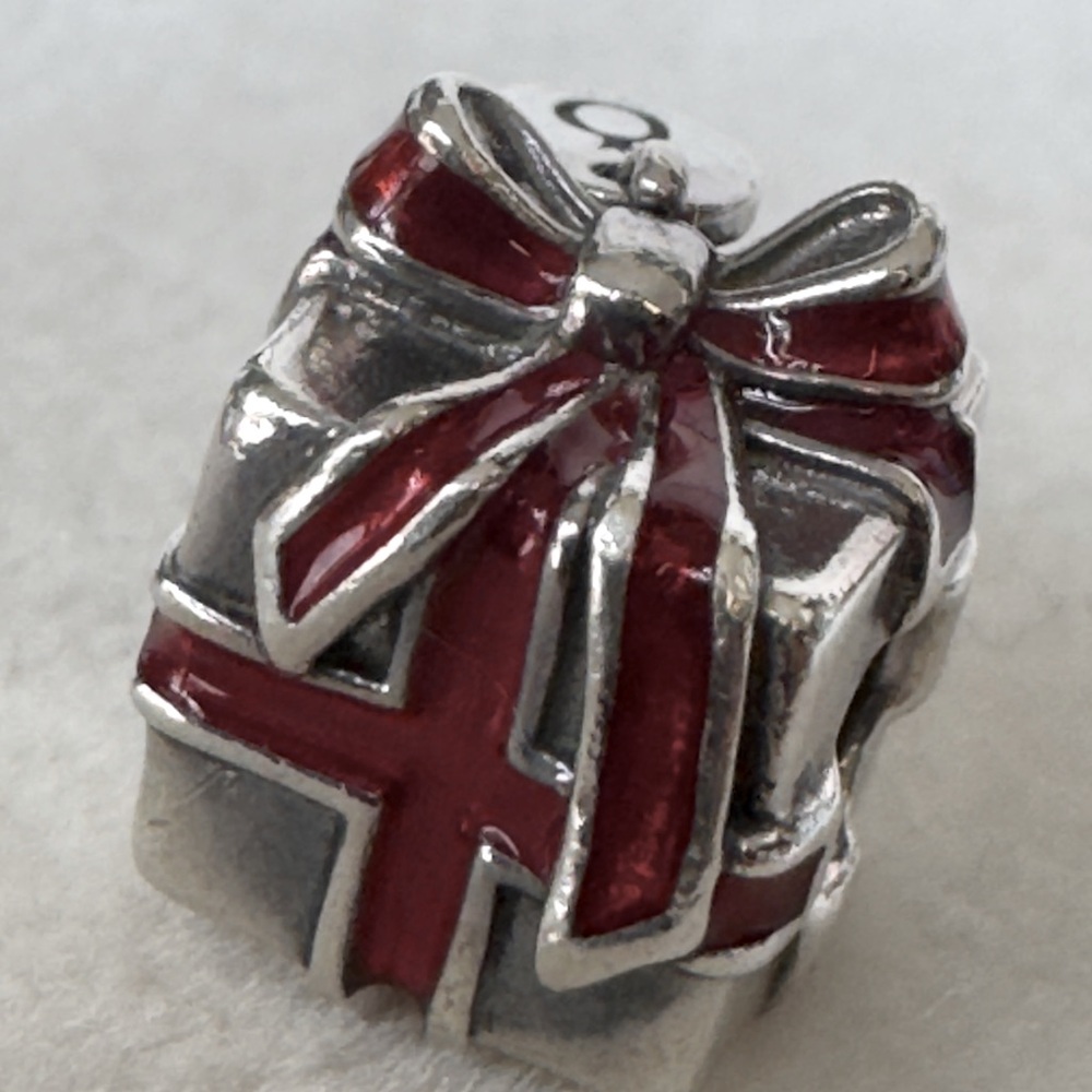 Pandora Christmas Red Enamel Gift Box Present Retired Charm